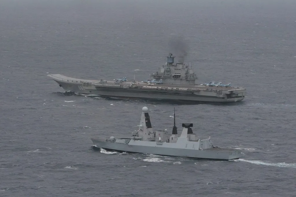 Admiral Kuznetsov လေယာဉ်တင် သင်္ဘောကြီး စစ်ဆင်ရေး ဆင်နွဲနေစဉ်