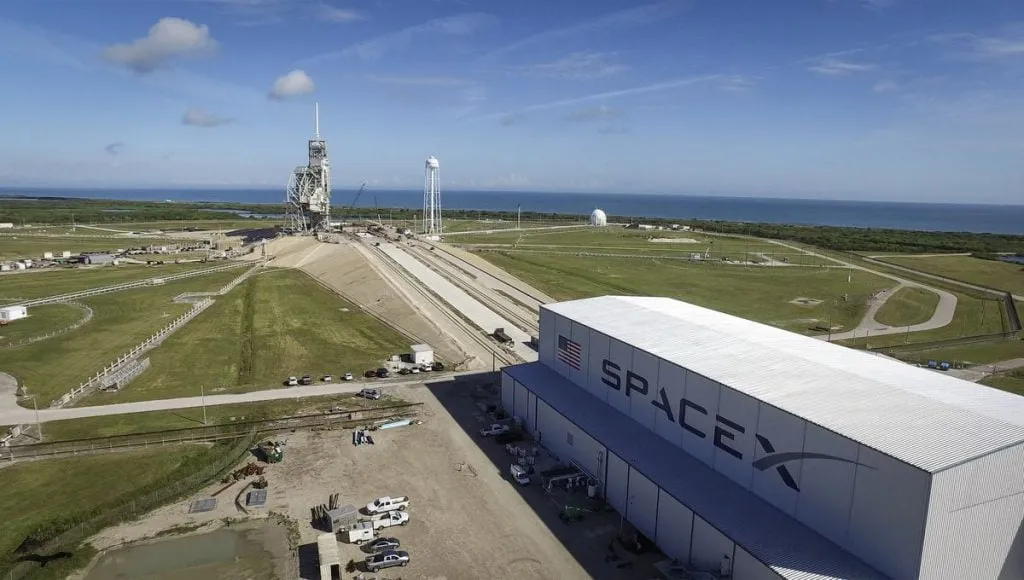 Falcon Heavy လွှတ်တင်ရင် အသင့်ပြင်ဆင်ထားပုံ